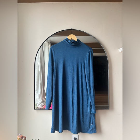 KIT & ACE | Mockneck dress | size large - Picture 4 of 6